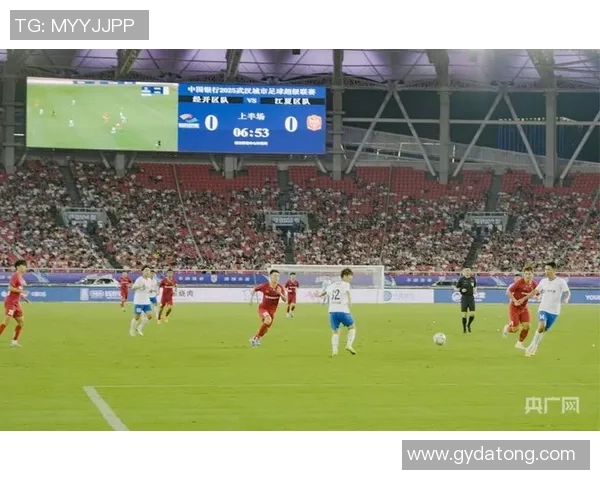 今晚足球盛宴即将开启球迷们准备好迎接激情对决了吗